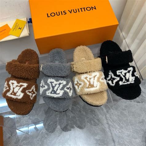 ciabatte louis vuitton estive donna|Tute Louis Vuitton donna: l’eleganza firmata al femminile.